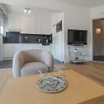 דירה Front In